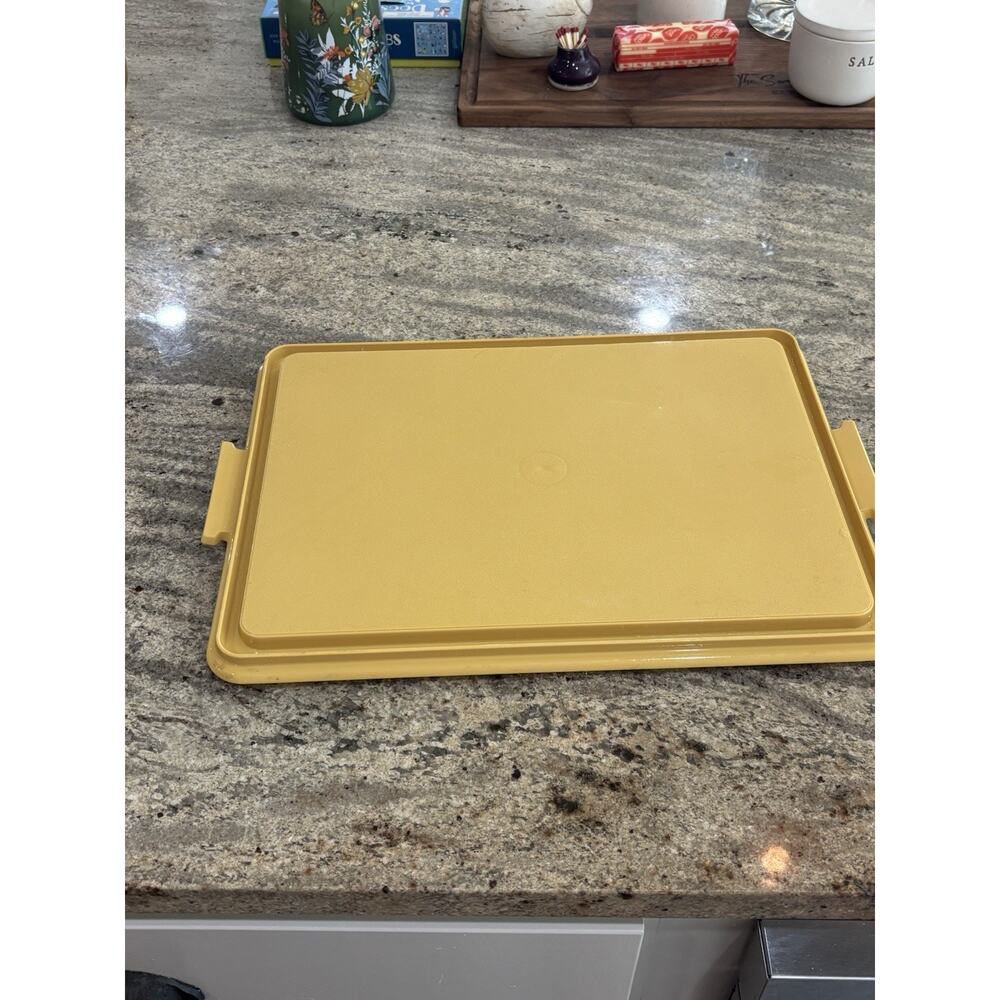 Vintage Tupperware Cake Keeper Harvest Gold Base 2 Covers 14.5” x 10.5” - Picture 7 of 11